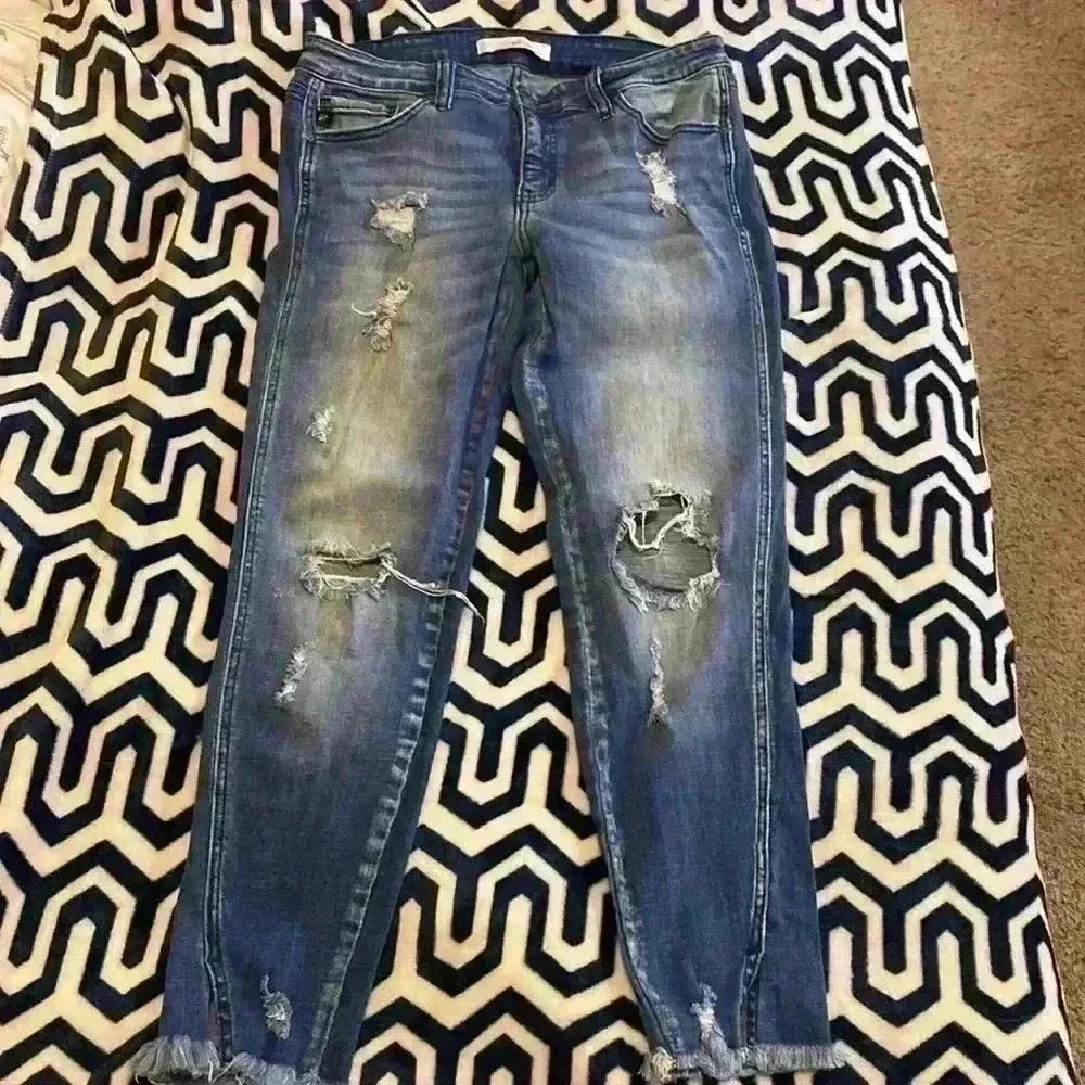 Kancan Mini Split Hem Distressed Jeans